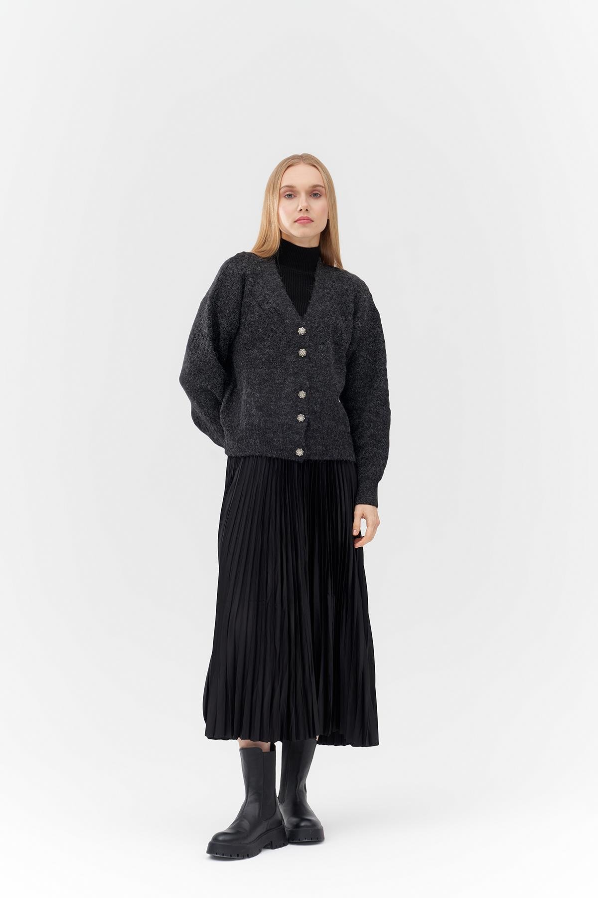 KATİE TAŞ DÜĞME DETAYLI ÖRME HIRKA - ANTRASİT