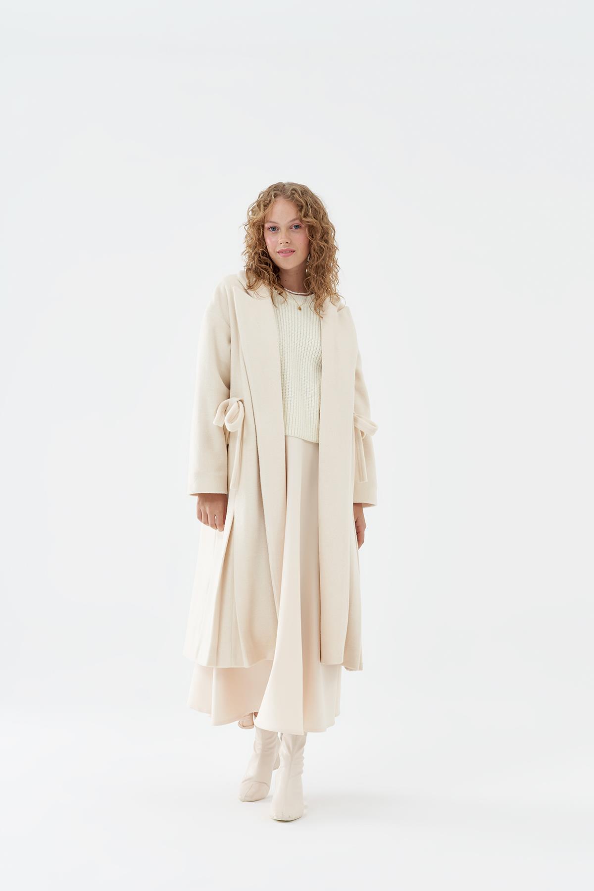 Mona Fiyonk Detaylı Kaşe Kaban - Ekru