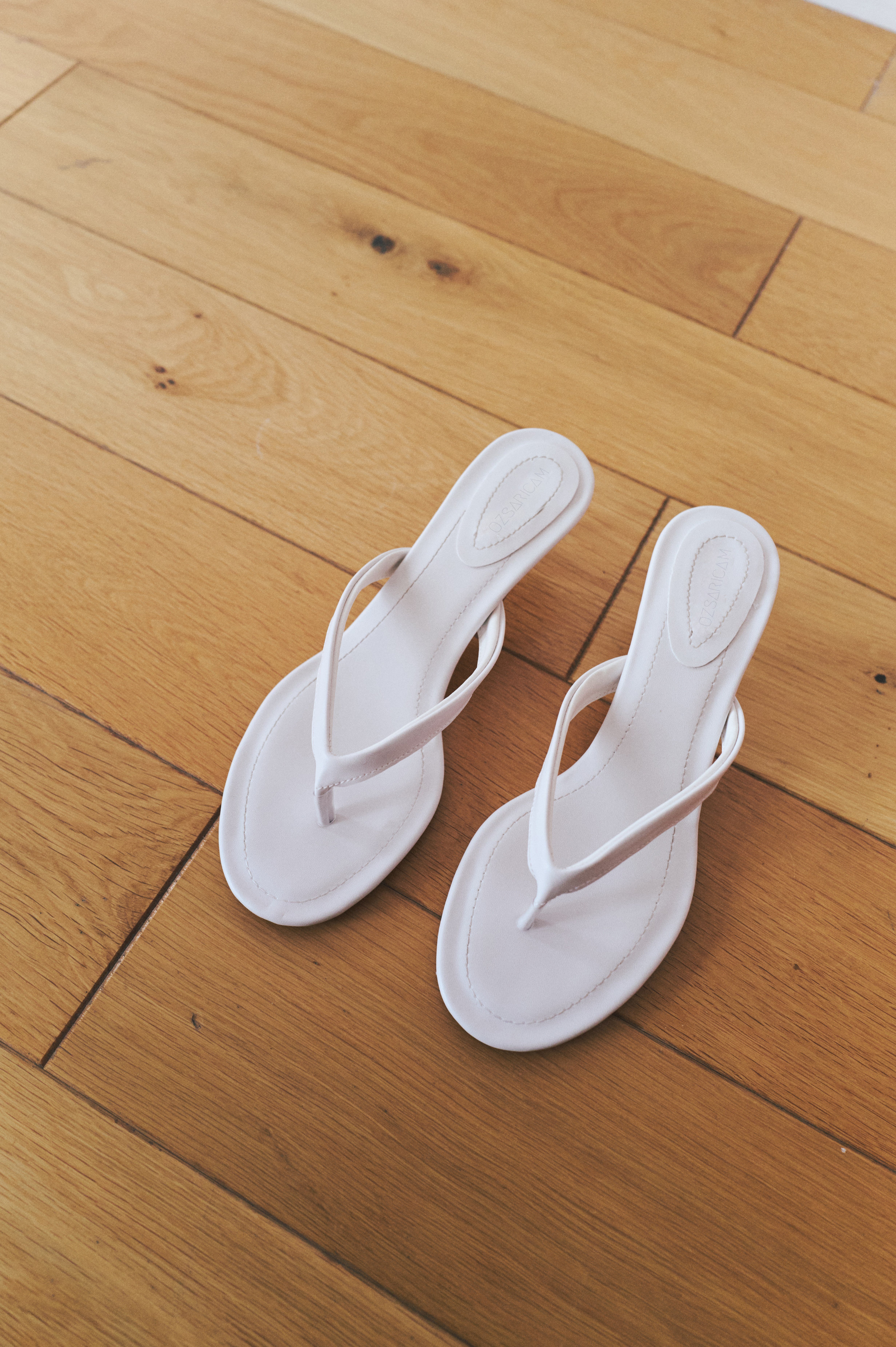 Parmak Arası Deri Topuklu Terlik- Beyaz
