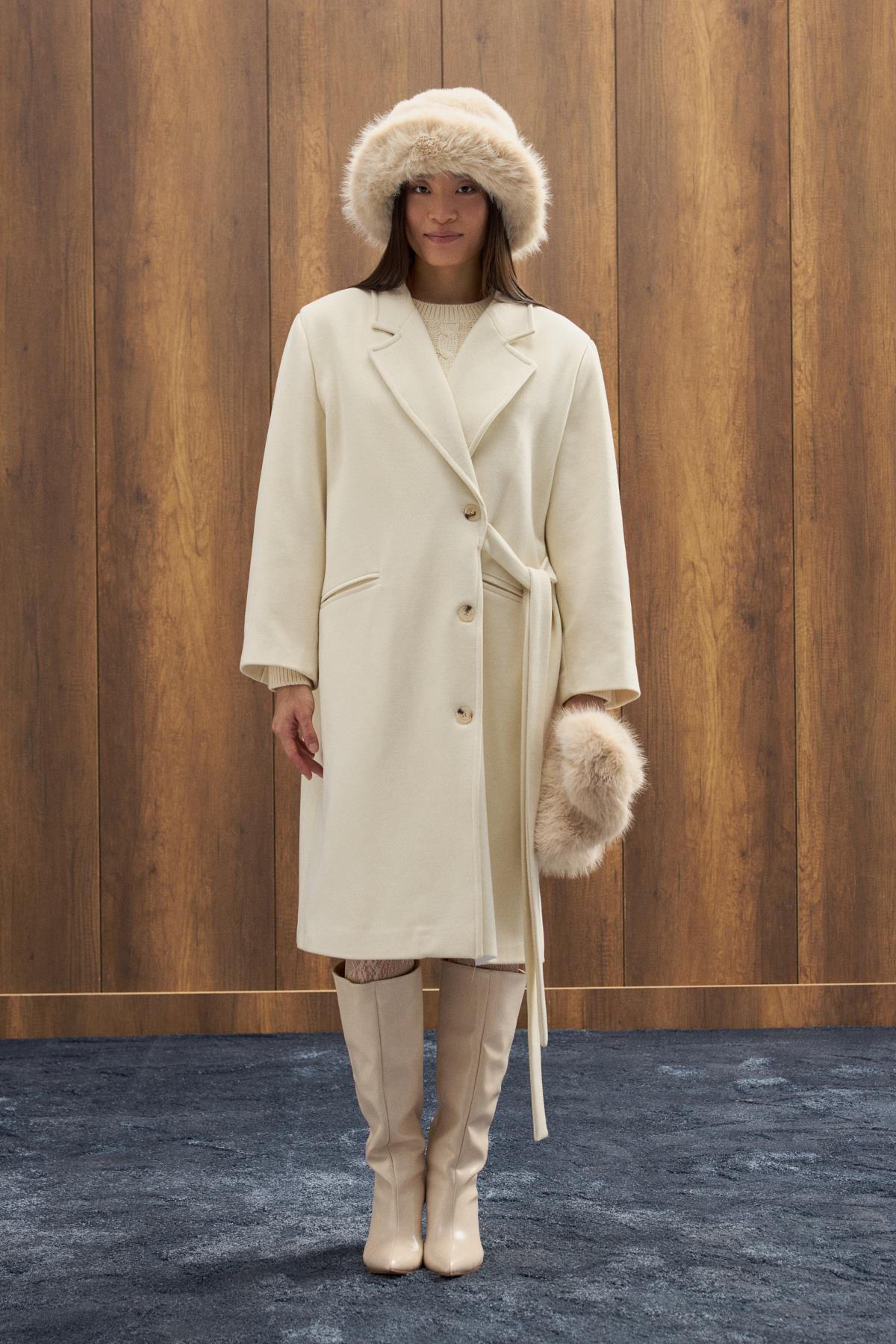 Serande Yandan Bağlamalı Kaşe Kaban  - Ekru 