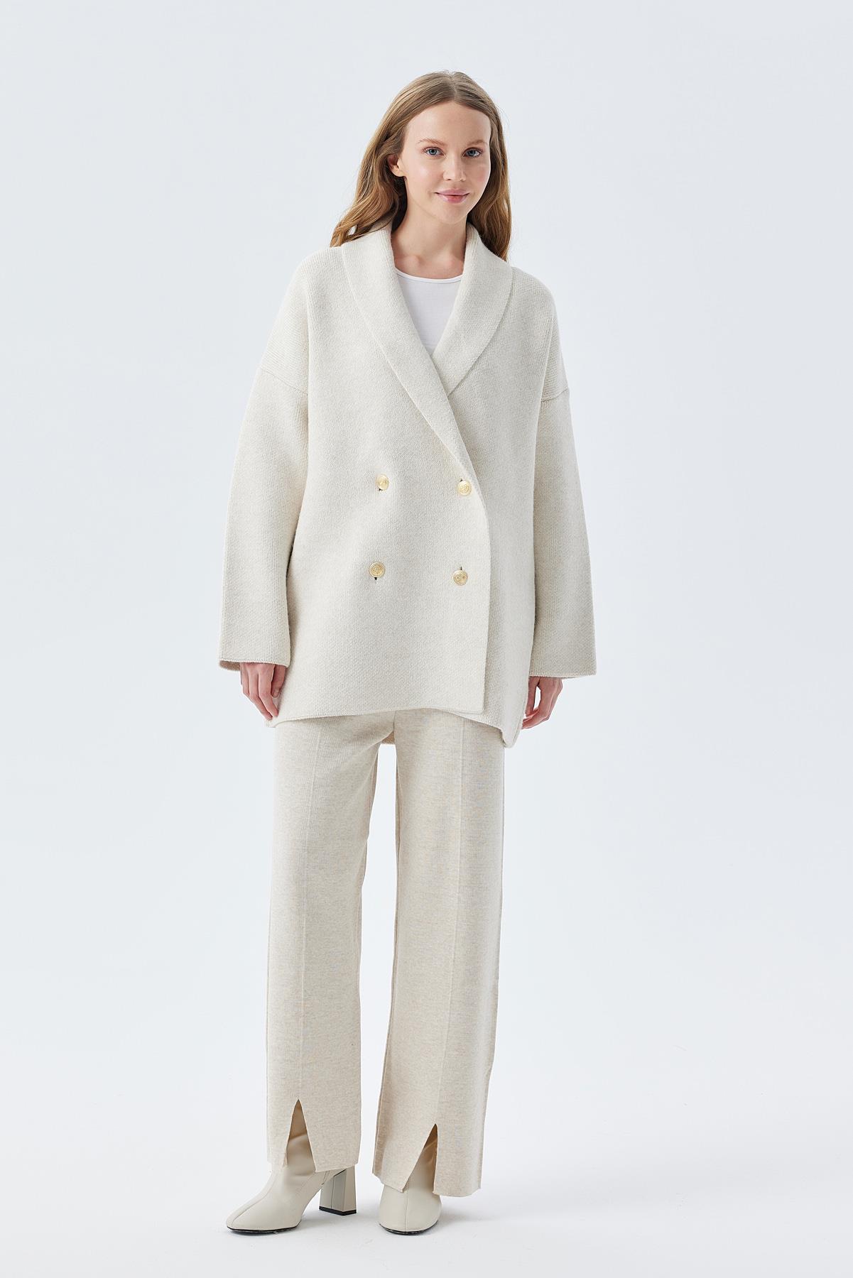 VENÜS GOLD DÜĞME DETAYLI KRUVAZE ÖRME CEKET - BEJ