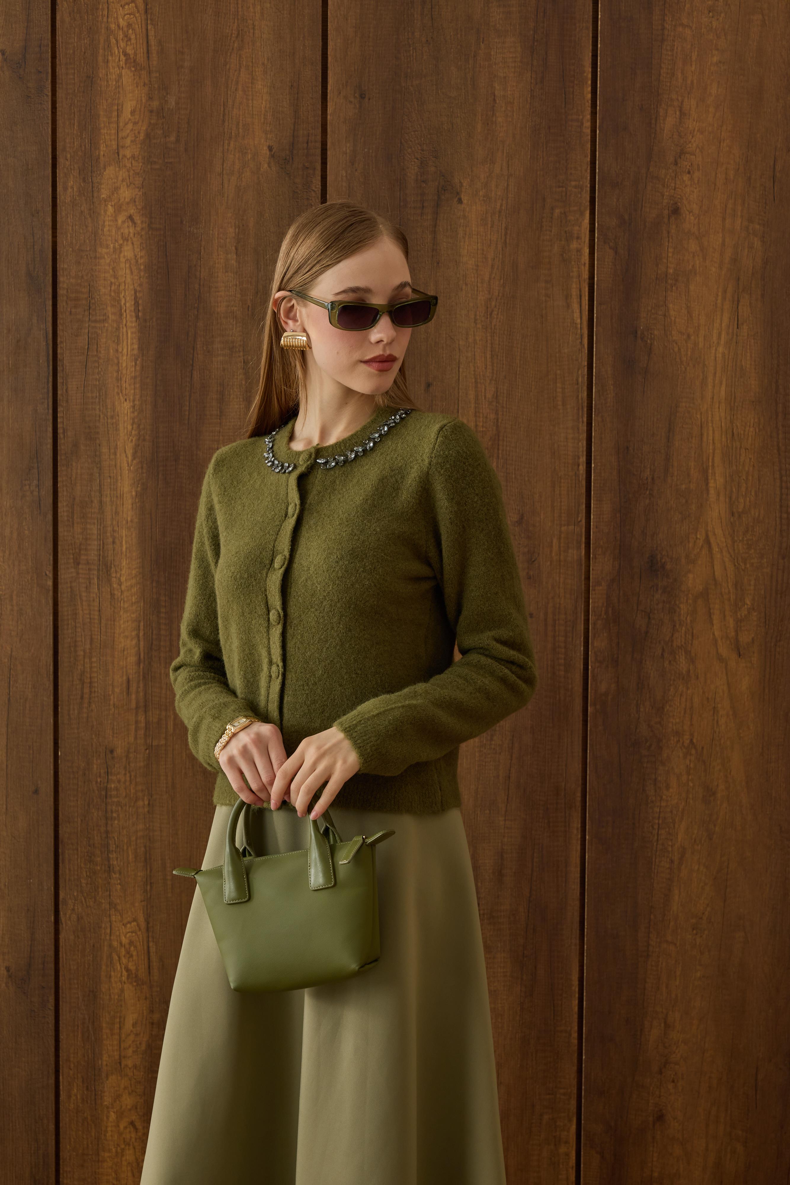 Victoria Yaka Taşlı Yünlü Hırka - Haki 