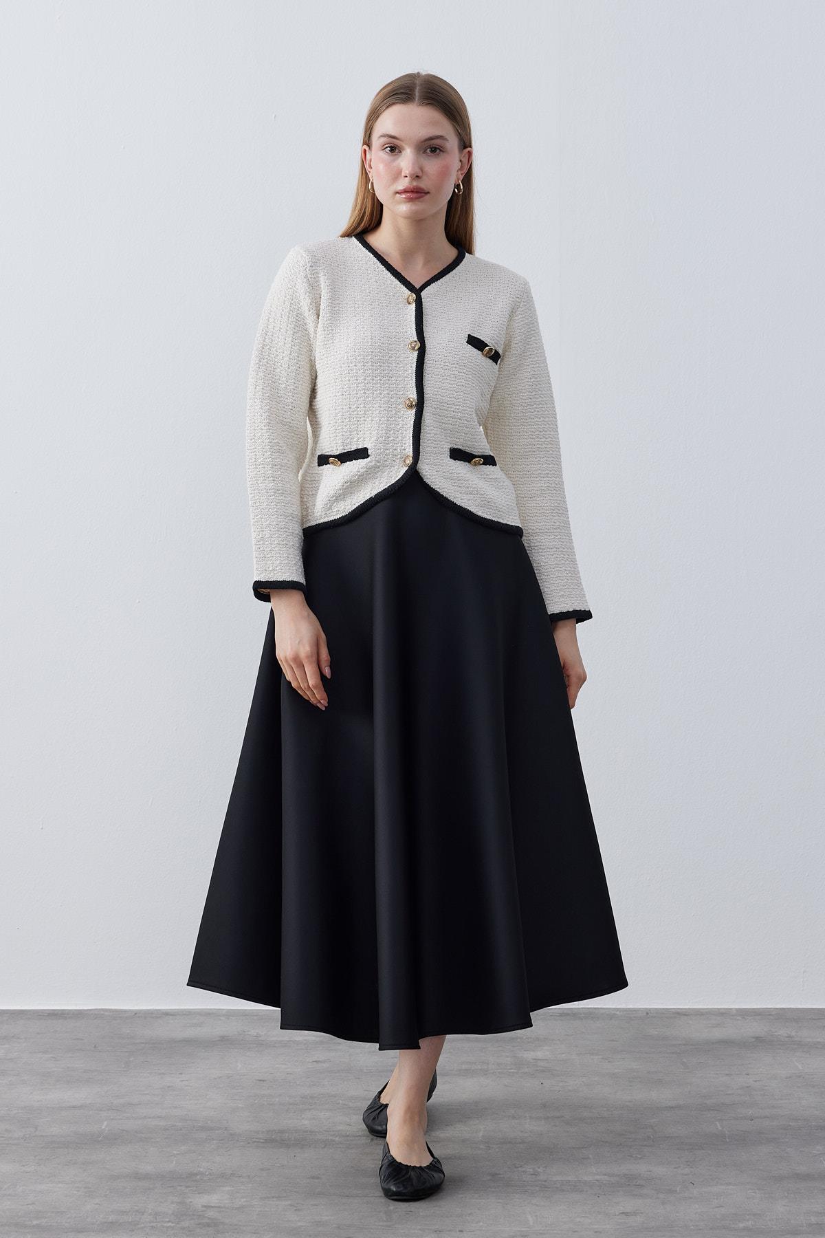 Violet Gold Düğme Detaylı Triko Ceket-Krem