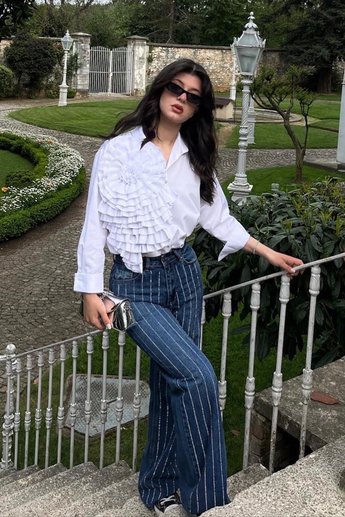 YAĞMUR'UN PAMELA GÖMLEK VE ALMİRA DENİM PANTOLON KOMBİNİ