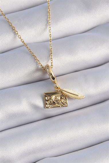 316L Çelik Gold Renk Kalp Detay Mektup Figür Charm Model Kadın Kolye