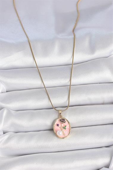 316L Çelik Gold Renk Zincir Pembe Çiçek İşlemeli İnci Detay Portre Model Kadın Kolye