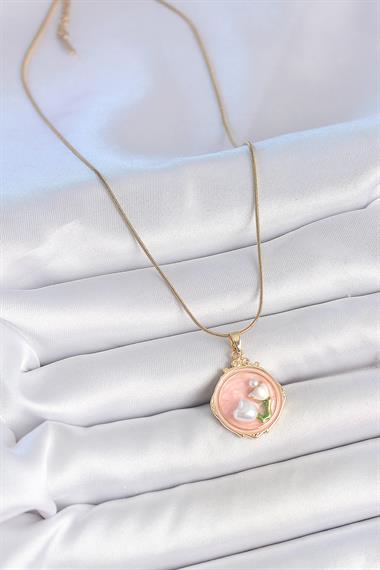 316L Çelik Gold Renk Zincir Pembe Mineli İncili Çiçek İşlemeli Portre Model Kadın Kolye