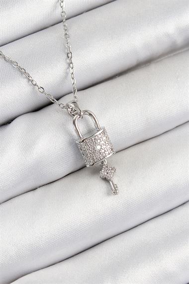 316L Çelik Zirkon Taşlı Kilit Ve Sallantılı Anahtar Model Gümüş Renk Kadın Kolye