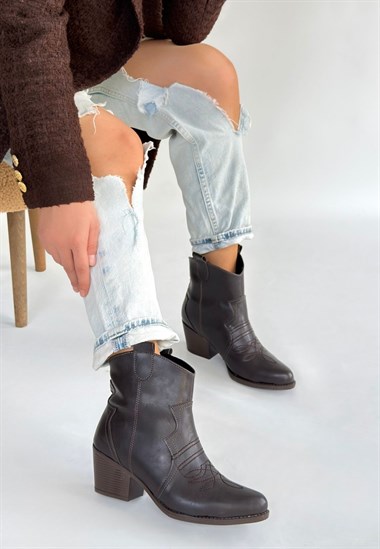 Akver Acı Kahve Cilt Topuklu Bot -Kahverengi