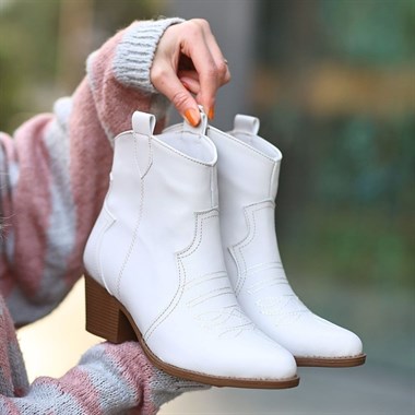 Akver Cilt Topuklu Bot -Bej