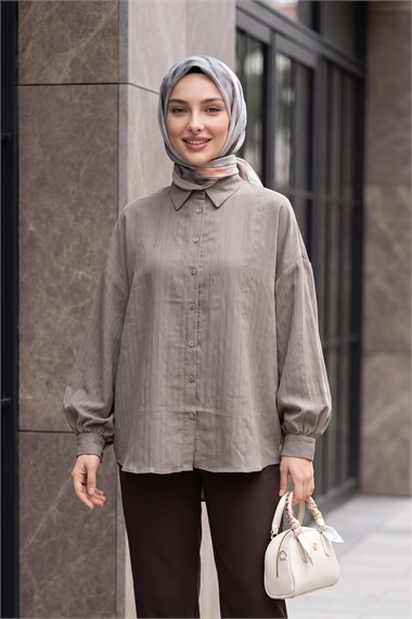 Arkası Uzun Oval Kesim Düğmeli Oversize Gömlek -Açık Kahverengi