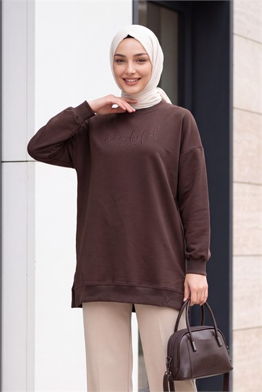 Bisiklet Yaka Kabartma Yazılı Penye Sweat -Koyu Kahverengi