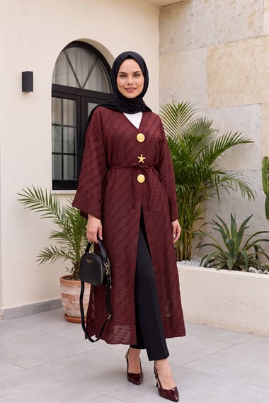 Broş Detaylı Yanları Yırtmaçlı Kabartma Puantiye Desenli Jakarlı Kimono -Bordo
