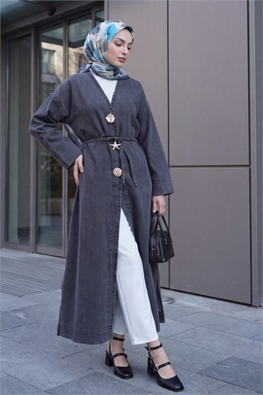 Büyük Broş Detaylı Kemerli Yırtmaçlı Uzun Kot Kimono -Füme