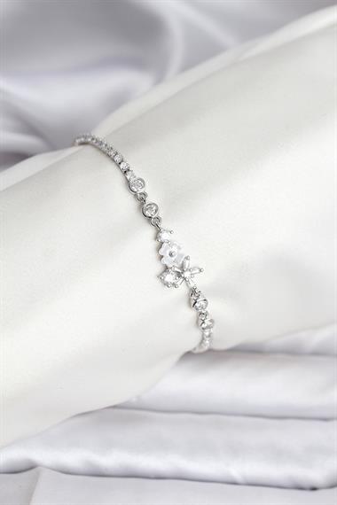 Çiçekli Model Zirkon Taşlı Gümüş Renk Su Yolu Kadın Bileklik