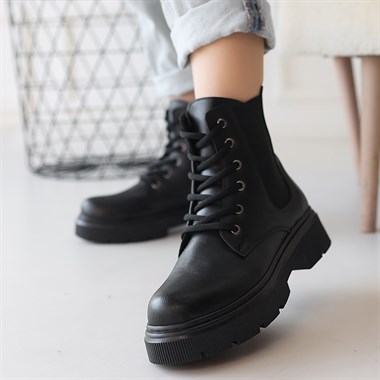 Daum Cilt Bağcıklı Bot -Siyah