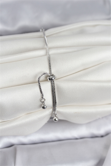 Gümüş Renk Zirkon Taşlı Sıralı Yonca Model Asansörlü Kadın Bileklik