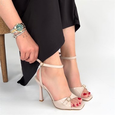 Hoste Rugan Topuklu Bilekten Kemerli Ayakkabı -Bej