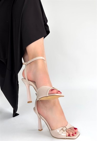 Hoste Rugan Topuklu Bilekten Kemerli Ayakkabı -Bej