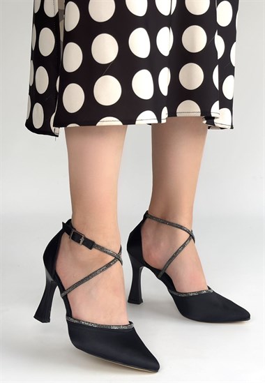 Kanji Saten Topuklu Ayakkabı -Siyah