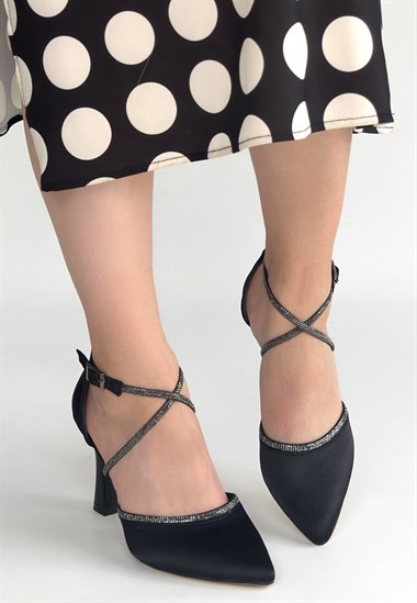 Kanji Saten Topuklu Ayakkabı -Siyah