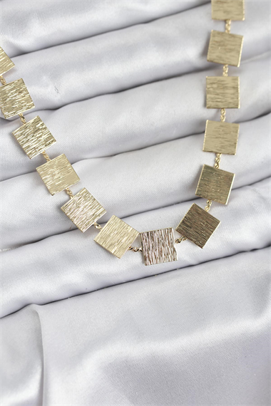 Kare Plaka Model Gold Renk Kadın Kolye