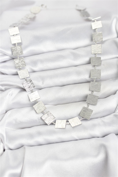 Kare Plaka Model Gümüş Renk Kadın Kolye