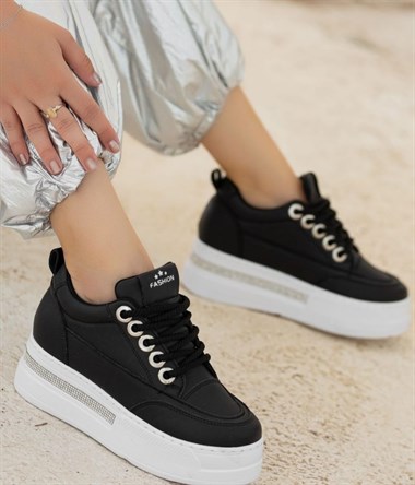 Lulu Cilt Beyaz Tabanlı Bağcıklı Spor Ayakkabı -Siyah