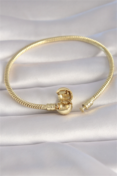 Pirinç Gold Renk İşleme Detay Charm Model Kadın Bileklik