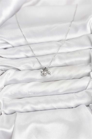 Pirinç Gümüş Renk Minimal Charmlı Kadın Kolye