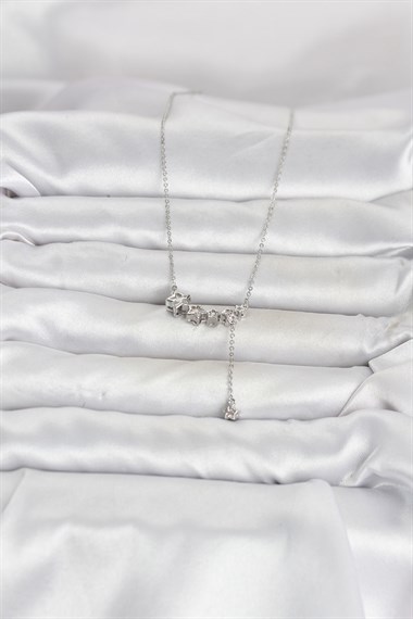 Pirinç Gümüş Renk Minimal Sallantılı Yıldız Model Kadın Kolye