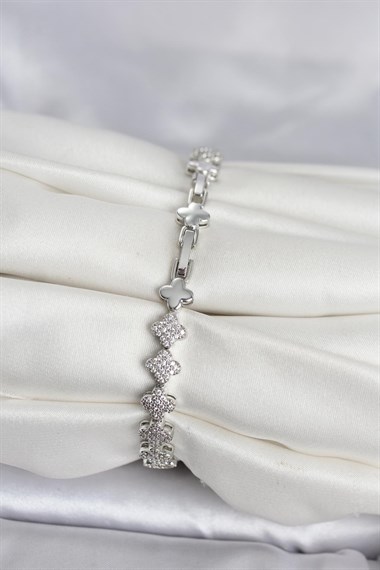 Pirinç Gümüş Renk Yonca Model Sıralı Zirkon Taşlı Kadın Bileklik