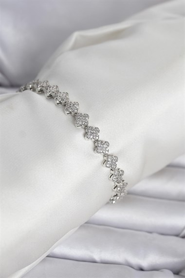 Pirinç Gümüş Renk Yonca Model Sıralı Zirkon Taşlı Kadın Bileklik