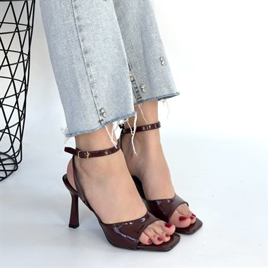 Soha Rugan Topuklu Bilekten Kemerli Ayakkabı -Bordo