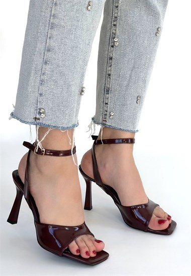 Soha Rugan Topuklu Bilekten Kemerli Ayakkabı -Bordo