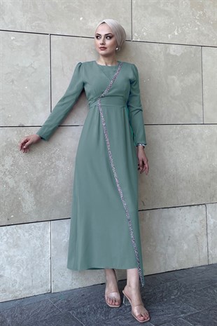 Taş Detaylı Belden Bağlamalı Elbise -Yeşil