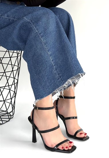 Umira Rugan Topuklu Bilekten Kemerli Ayakkabı -Siyah