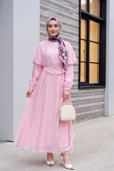 Yakası Pelerin Detaylı Astarlı Kemerli Tül Modal Elbise -Pembe