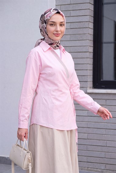 Yandan Bağlamalı Taş Detaylı Kruvaze Yaka Poplin Gömlek -Pembe