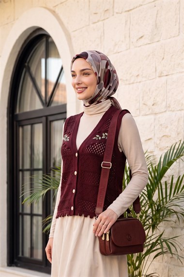 Yaprak Nakışlı Ajurlu Ponponlu Triko Yelek -Bordo