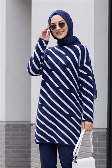 Yarım Boğazlı Yan Çizgi Desenli Sakallı Triko Tunik -Lacivert