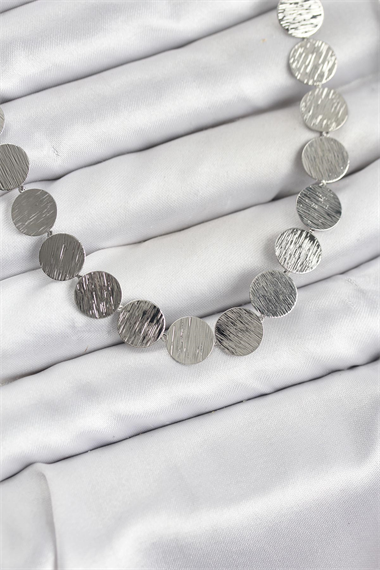 Yuvarlak Plaka Model Gümüş Renk Kadın Kolye