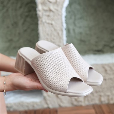 Zanna Cilt Topuklu Terlik -Bej