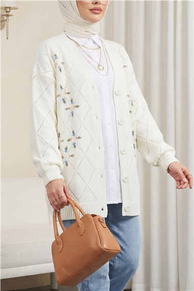 Ajurlu Çiçek Nakışlı Düğmeli Triko Hırka -Ekru