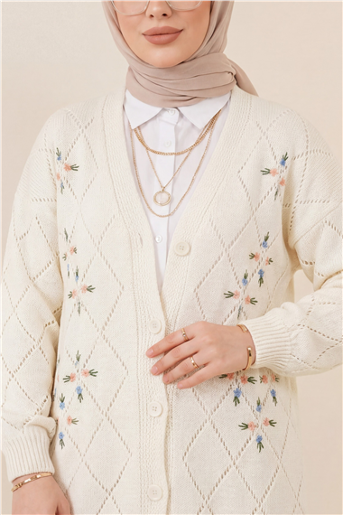 Ajurlu Çiçek Nakışlı Düğmeli Triko Hırka -Ekru