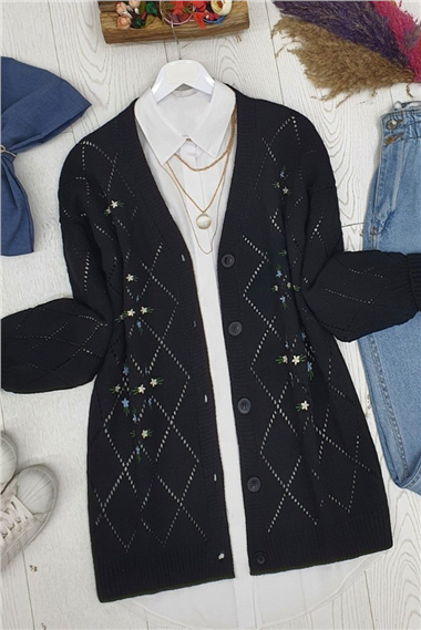 Ajurlu Çiçek Nakışlı Düğmeli Triko Hırka -Siyah