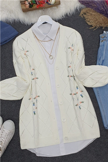Ajurlu Çiçek Nakışlı Düğmeli Triko Hırka -Ekru
