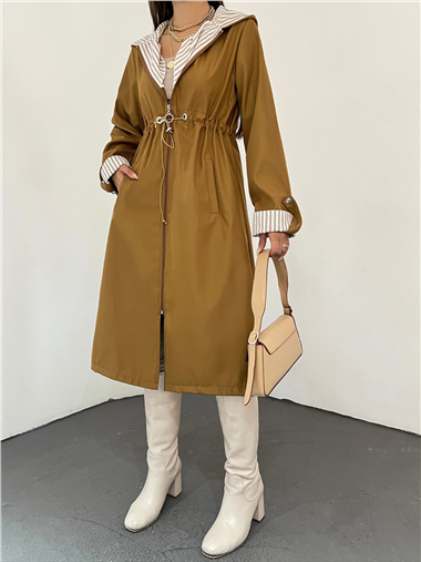 معطف واقٍ من المطر مبطن ومبطن - ضيق عند الخصر - أسمر ضارب للصفرة