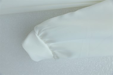Beli Çapraz Bağlamalı Yuvarlak Yaka Saten Elbise -Beyaz