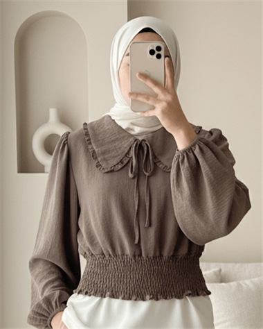 Beli Lastikli Bebe Yaka Uzun Kol Bluz  -Kahve